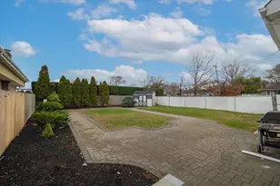 224 E Roslyn Street E, Islip Terrace, NY 11752 - Photo 35