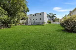 40 Carnegie Ave, Elmont, NY 11003 - Photo 27