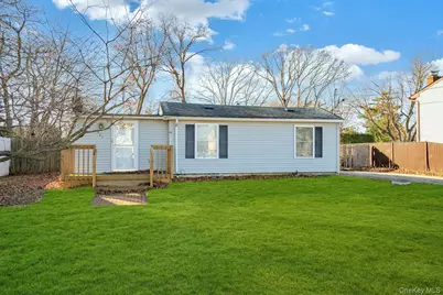 669 East Drive, Lindenhurst, NY 11757 - Photo 3