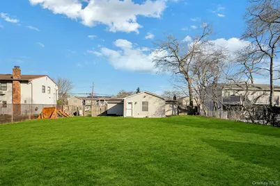 669 East Drive, Lindenhurst, NY 11757 - Photo 23