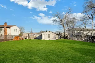 669 East Dr, Lindenhurst, NY 11757 - Photo 23