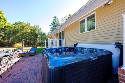 16 Squires Avenue, East Quogue, NY 11942 - Photo 5