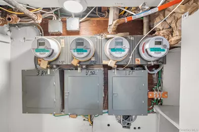 155 Voss Avenue, Yonkers, NY 10703 - Photo 15