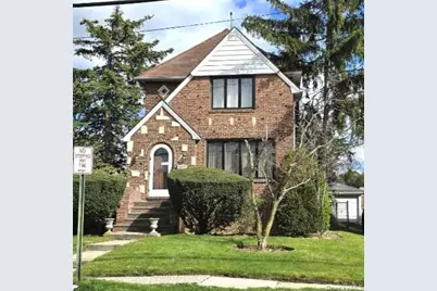 169 Bixley Heath, Lynbrook, NY 11563 - Photo 1