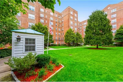 90 Bryant Avenue #Embessy 2D, White Plains, NY 10605 - Photo 1