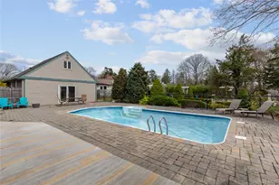 7 Suffolk Rd, Hampton Bays, NY 11946 - Photo 19