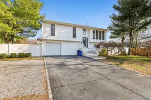 11 Dehan St, Smithtown, NY 11787 - Photo 3