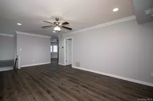 301 Tudor Ln, Middle Island, NY 11953 - Photo 7