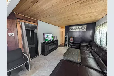 37 Hubbard Avenue #85, Riverhead, NY 11901 - Photo 5