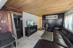 37 Hubbard Ave, Riverhead, NY 11901 - Photo 5