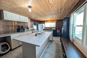 37 Hubbard Ave, Riverhead, NY 11901 - Photo 3