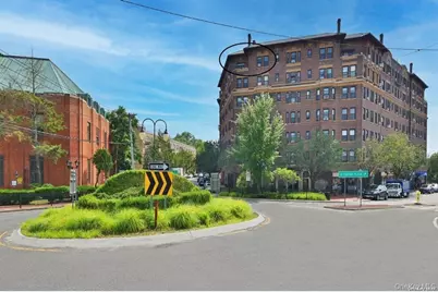 8 Barstow Road #7-E, Great Neck, NY 11021 - Photo 3