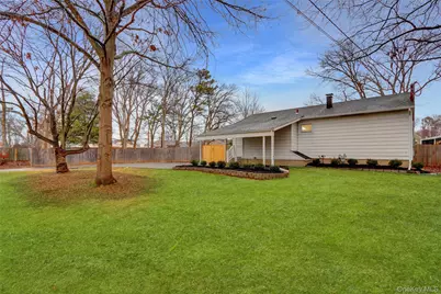 21 Chimney Lane, Bay Shore, NY 11706 - Photo 3