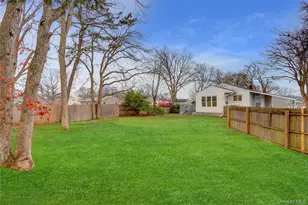 21 Chimney Ln, Bay Shore, NY 11706 - Photo 17