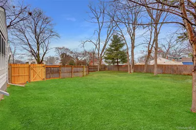 21 Chimney Lane, Bay Shore, NY 11706 - Photo 19