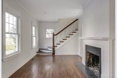 27 Locust Lane, Oyster Bay, NY 11771 - Photo 5