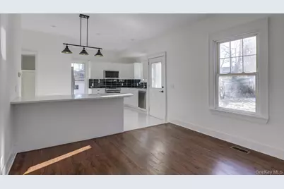 27 Locust Lane, Oyster Bay, NY 11771 - Photo 11