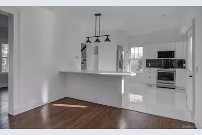 27 Locust Lane, Oyster Bay, NY 11771 - Photo 13