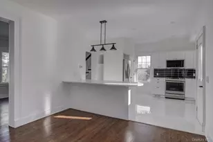 27 Locust Ln, Oyster Bay, NY 11771 - Photo 13