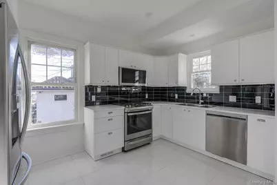 27 Locust Lane, Oyster Bay, NY 11771 - Photo 15