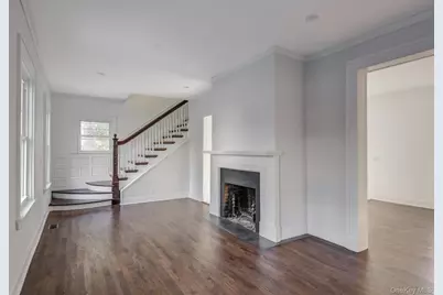 27 Locust Lane, Oyster Bay, NY 11771 - Photo 3