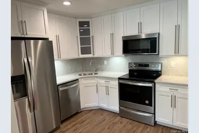 465 New Highway #B23, Copiague, NY 11726 - Photo 9