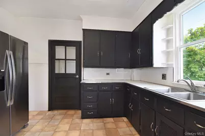 130 Trenton Avenue, White Plains, NY 10606 - Photo 9