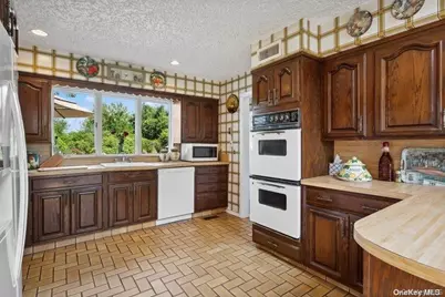 30 Thixton Drive, Hewlett, NY 11557 - Photo 13