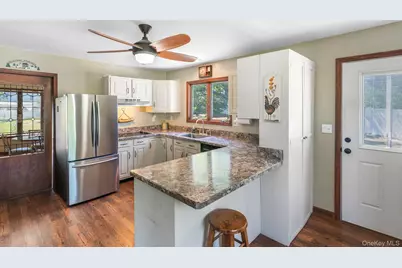 13 West End Avenue, East Quogue, NY 11942 - Photo 11