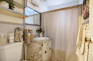 88-31 Shore Pkwy, Howard Beach, NY 11414 - Photo 15