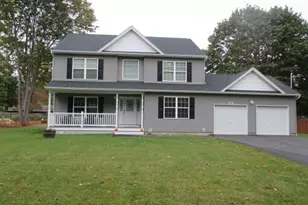 214 Donegan Ave, Patchogue, NY 11772 - Photo 3