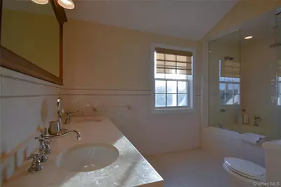 21 Bayside Avenue, East Quogue, NY 11942 - Photo 15