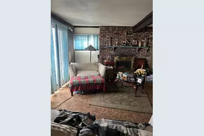 417 N Monroe Avenue, Lindenhurst, NY 11757 - Photo 3