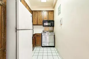 70-25 Yellowstone Blvd, Forest Hills, NY 11375 - Photo 11