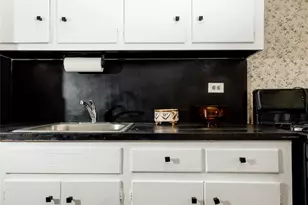 172-70 Highland Ave, Jamaica, NY 11432 - Photo 9