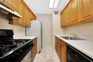 152-18 Union Tpke, Flushing, NY 11367 - Photo 7