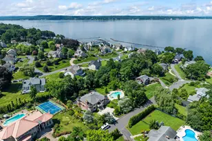 28 Whitney Cir, Glen Cove, NY 11542 - Photo 3