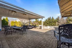 22 Turnberry Ct, Dix Hills, NY 11746 - Photo 15