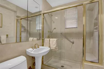 120 Morris Avenue #B17, Rockville Centre, NY 11570 - Photo 13