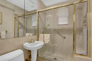 120 Morris Ave, Rockville Centre, NY 11570 - Photo 13