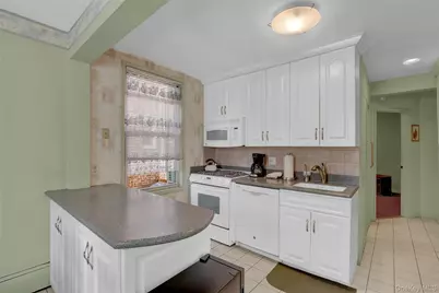 120 Morris Avenue #B17, Rockville Centre, NY 11570 - Photo 9
