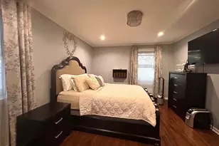 44 Terrace Cir, Great Neck, NY 11021 - Photo 9