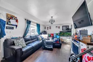 189 Hill Cir, Calverton, NY 11933 - Photo 9