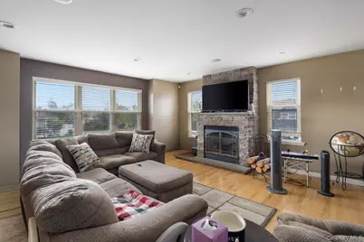 35 Jackson Avenue W, Babylon, NY 11702 - Photo 7