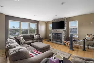 35 Jackson Ave W, Babylon, NY 11702 - Photo 7