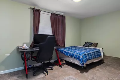 35 Jackson Avenue W, Babylon, NY 11702 - Photo 23