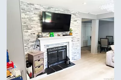 94 Mallard Road, Levittown, NY 11756 - Photo 5