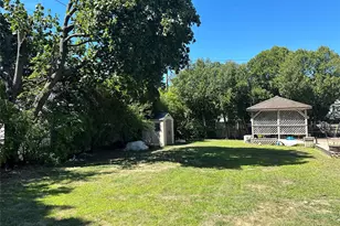 94 Mallard Rd, Levittown, NY 11756 - Photo 13