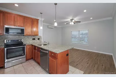 115 Evergreen Street #106, West Babylon, NY 11704 - Photo 5