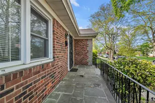 61-46 213th St, Bayside, NY 11364 - Photo 23